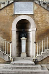 Ватикан - памятник правителю Рима Павлу - расположенный на крыше собора Святого Петра.