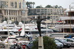 Монако - очередной памятник красоте, впрочем, бытовало мнение, что это подарок Зураба Церетели - Гагарин летит во Францию.
