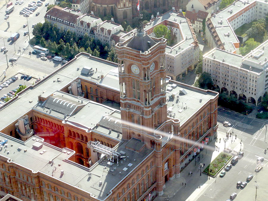  .     Fernsehturm     200 .   Rotes Rathaus,      .
