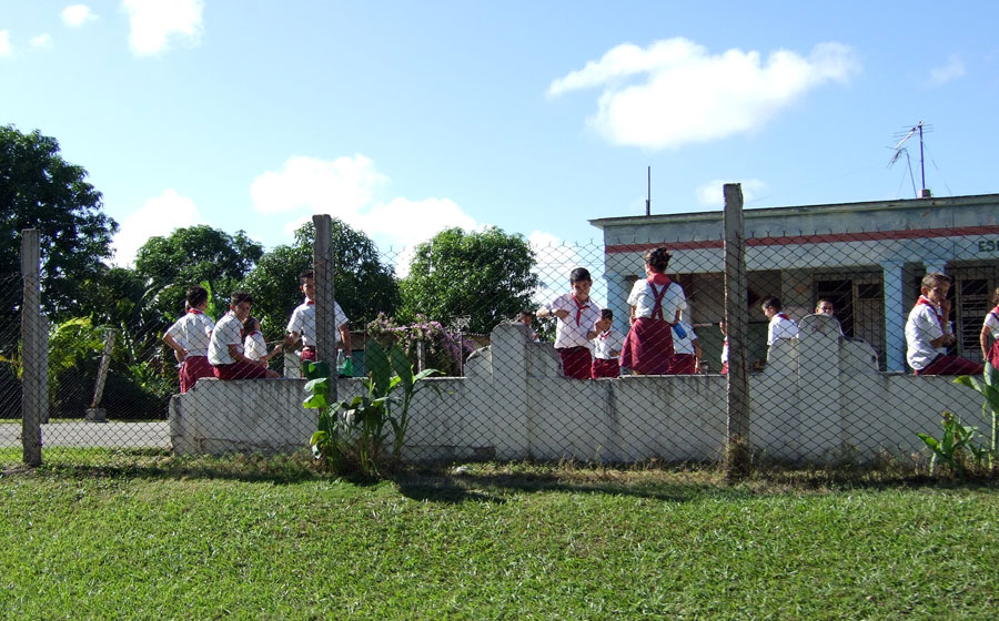 Детки в клетки. Пионеры в кубинской школе.
